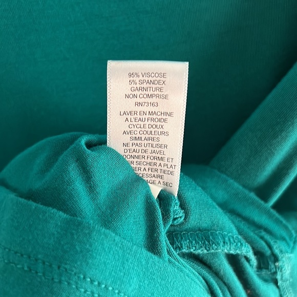 Brass tone eyelets from shoulder down sleeves - Picture 5 of 6